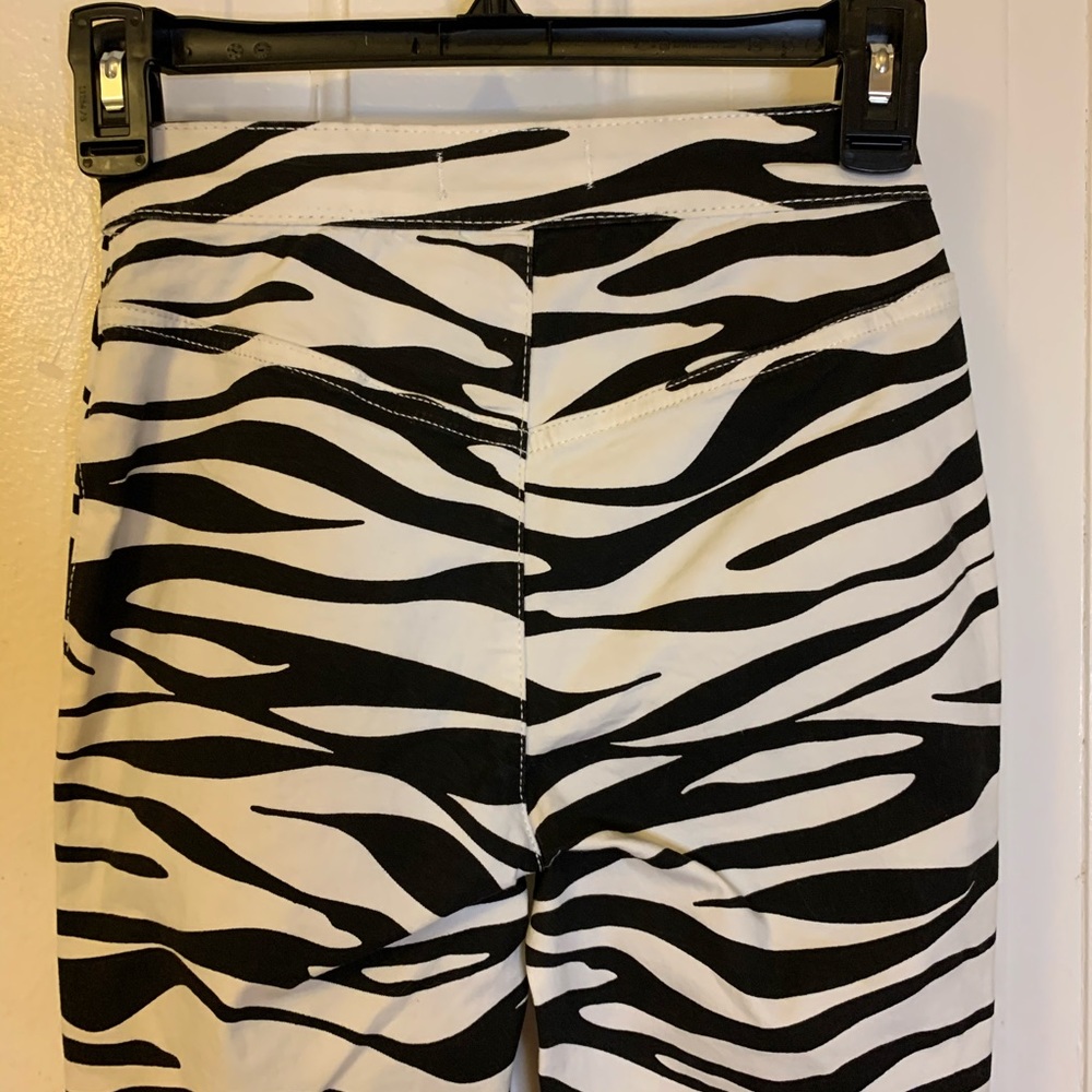 Free People Belle Printed Skinny Pants 🖤🤍 - Picture 7 of 12